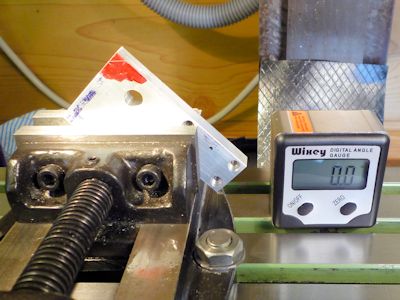 Setting the top edge at 45 with a digital angle gauge